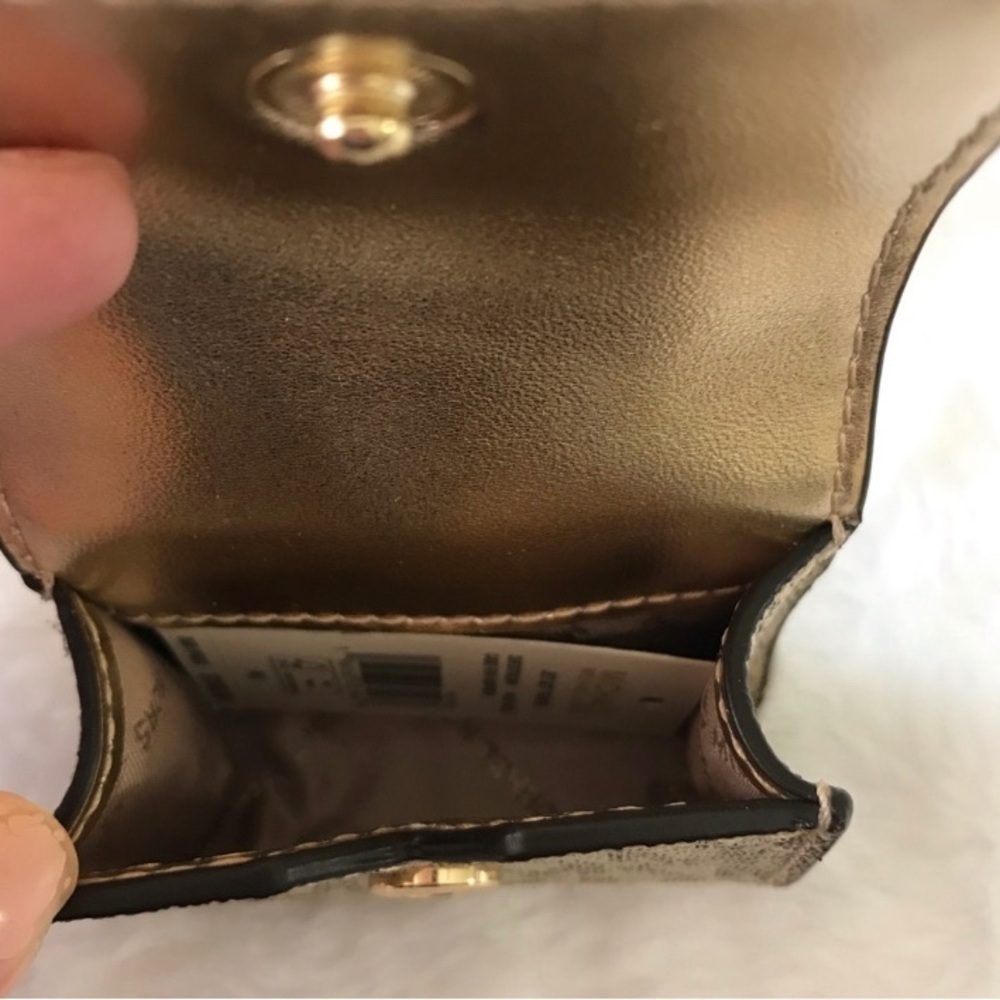 MK AirPod case - Picture 6 of 9